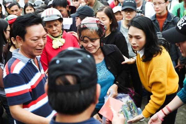 Bất chấp ngày cận Tết sao Việt vẫn miệt mài làm việc, chạy show-2