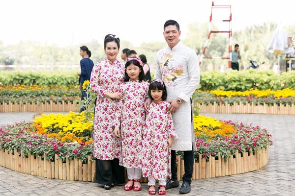 Mặc kệ thị phi ồn ào, vợ chồng Bình Minh - Anh Thơ vẫn đong đầy hạnh phúc bên nhau-1