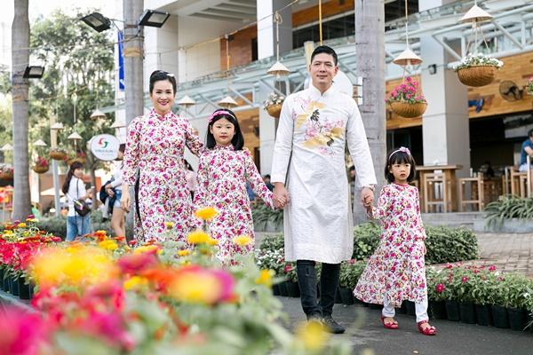 Mặc kệ thị phi ồn ào, vợ chồng Bình Minh - Anh Thơ vẫn đong đầy hạnh phúc bên nhau-7