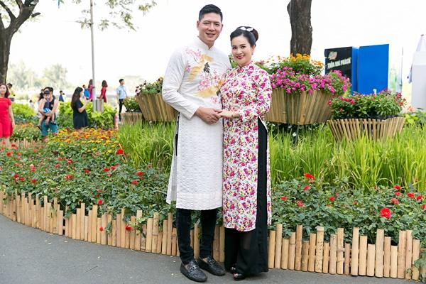 Mặc kệ thị phi ồn ào, vợ chồng Bình Minh - Anh Thơ vẫn đong đầy hạnh phúc bên nhau-10