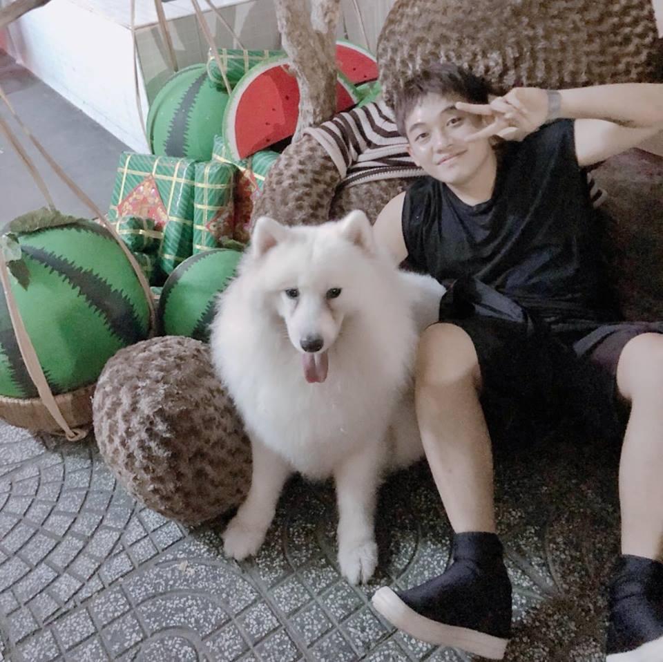 Hot girl - hot boy Việt: Bức ảnh Bùi Tiến Dũng tay dao tay thớt đứng bán thịt lợn thu hút triệu lượt xem-2