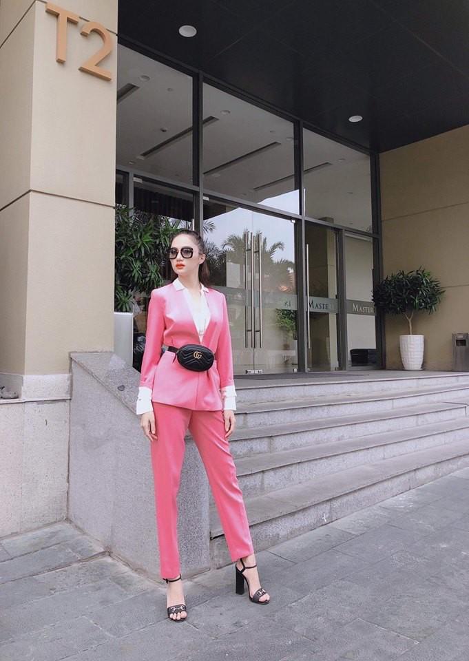 Hồ Ngọc Hà - Angela Phương Trinh dẫn đầu xu hướng nhung rực rỡ đón chào năm mới-4