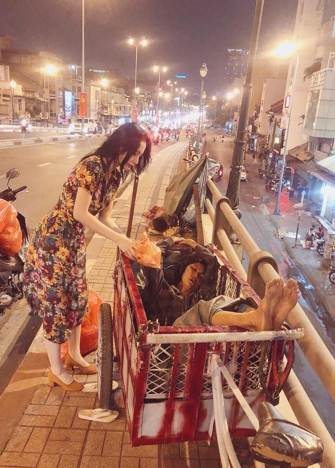 Tin sao Việt: Đột nhập dinh thự sang chảnh nhà Hồ Ngọc Hà chiều 30 tết-3