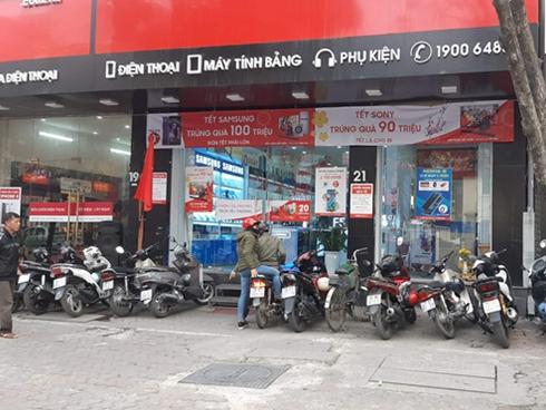 Cửa hàng bán smartphone ế ẩm giáp tết