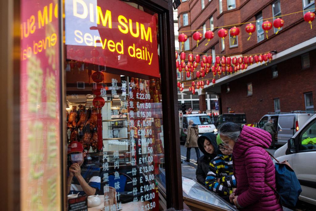 Giao thừa khắp thế giới: Từ gala Trung Quốc đến chợ Tết Hong Kong-4