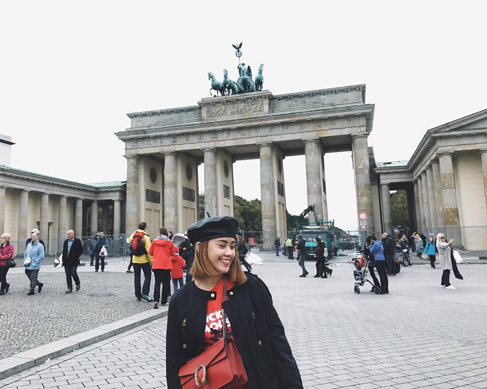 Hot girl - hot boy Việt: Đột nhập không khí đêm giao thừa tại nhà hot girl dân tộc Thu Hương-1