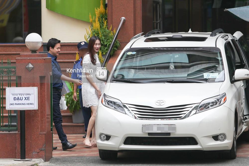 Mở màn paparazzi năm Mậu Tuất: Hoa hậu Đặng Thu Thảo lần đầu lộ bụng bầu, cùng ông xã Tín Nguyễn đi khám thai!-4