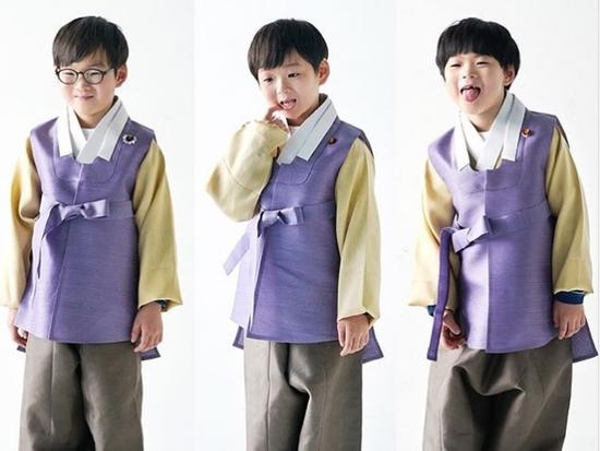 Sao Hàn 16/2: Daehan Minguk Manse cùng loạt sao Hàn rạng rỡ mặc hanbok chúc Tết