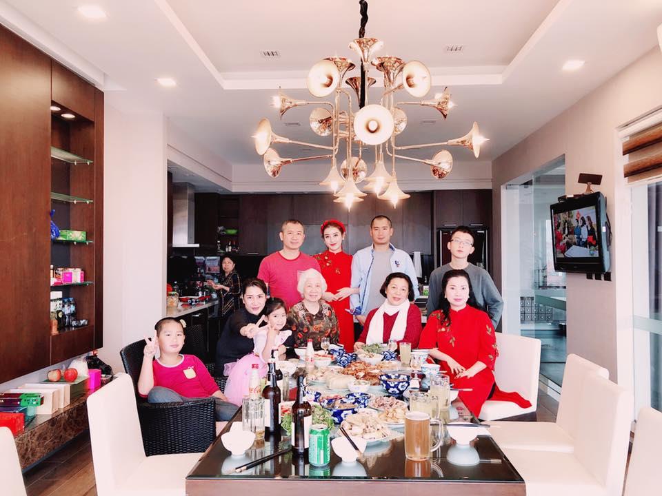 Tin sao Việt: Loạt mỹ nhân Việt vui chơi ngày đầu năm-4