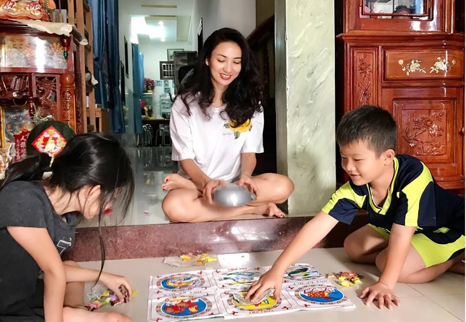 Tin sao Việt: Loạt mỹ nhân Việt vui chơi ngày đầu năm-9