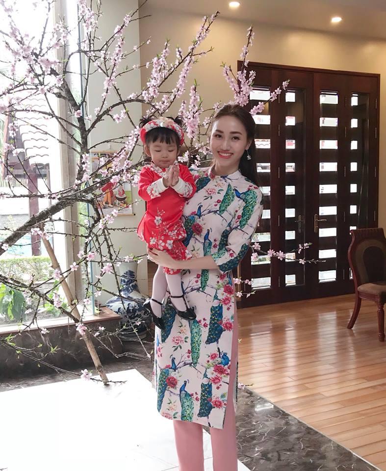 Tin sao Việt: Loạt mỹ nhân Việt vui chơi ngày đầu năm-7