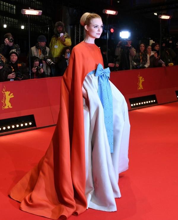 Người ta nói đã đẹp thì mặc bao tải cũng đẹp? Xem ra không đúng với tiên nữ Elle Fanning rồi-3