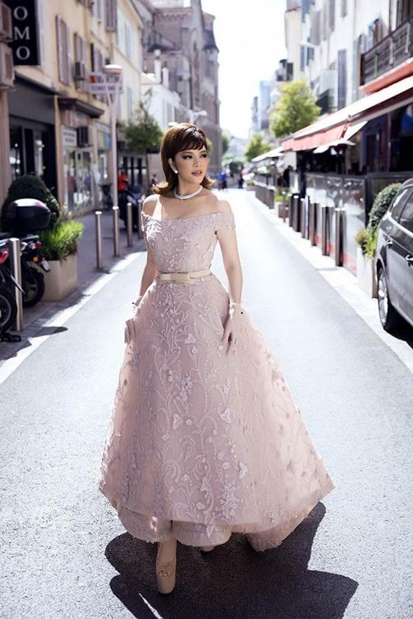 Phong cách đối lập của 2 mỹ nhân tuổi Tuất nổi nhất Vbiz-4