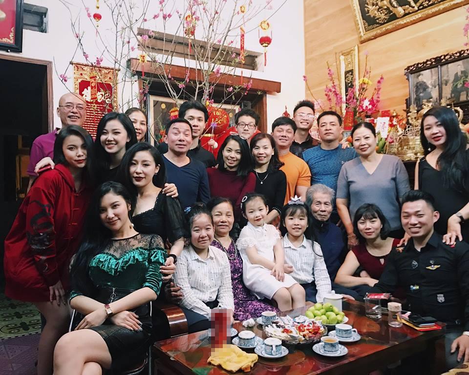 Hot girl - hot boy Việt: Tâm Tít tình cảm khóa môi ông xã sau lưng con trai-9