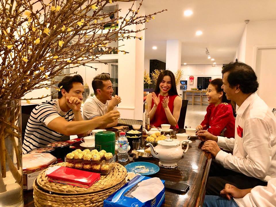 Không chỉ nhận lì xì 3 tỷ cho 30 phút xông đất nhà Hà Hồ, Mr Đàm còn làm ông tiên của Dương Triệu Vũ-6