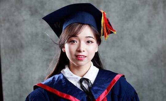Những nữ thủ khoa xinh đẹp tốt nghiệp đại học năm 2017-2