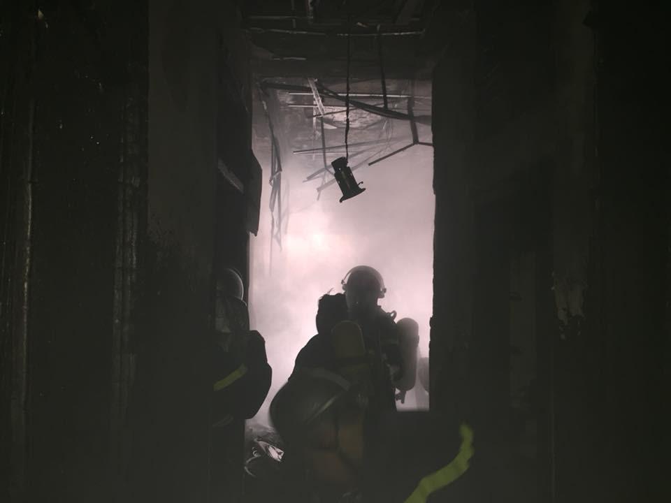 Mùng 2 Tết bà hỏa ghé thăm, một dãy nhà ở Hà Nội bị thiêu rụi-2