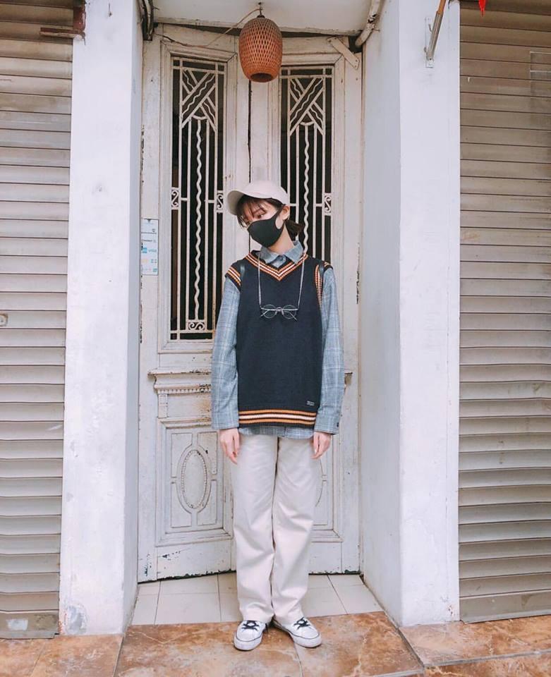 Dàn hot-face Việt xúng xính áo dài đỏ nổi bật xuống phố ngày đầu năm-7