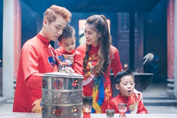 Gia đình Đăng Khôi hạnh phúc đi chùa đầu năm-3