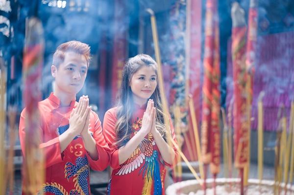 Gia đình Đăng Khôi hạnh phúc đi chùa đầu năm-4