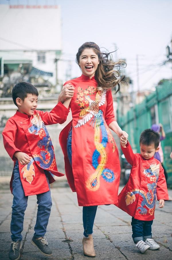 Gia đình Đăng Khôi hạnh phúc đi chùa đầu năm-5