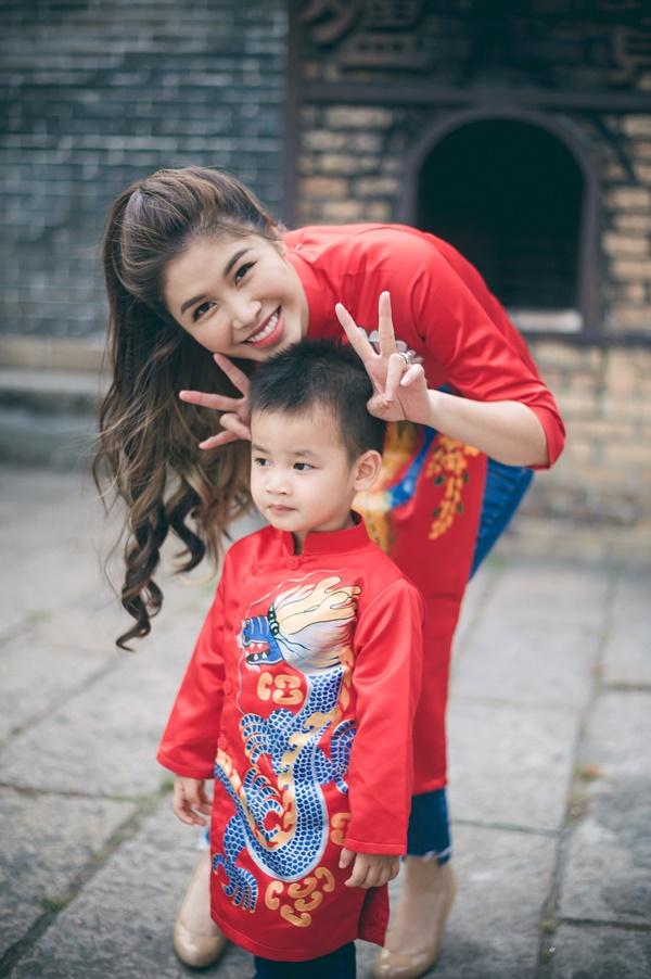 Gia đình Đăng Khôi hạnh phúc đi chùa đầu năm-13