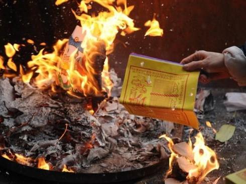 Lễ hóa vàng Tết Mậu Tuất nên tiến hành vào ngày nào?