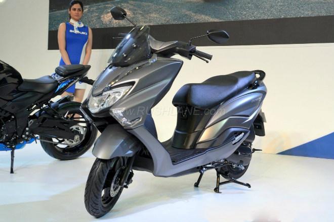 2018 Suzuki Burgman Street kình nhau với Yamaha NMAX-1