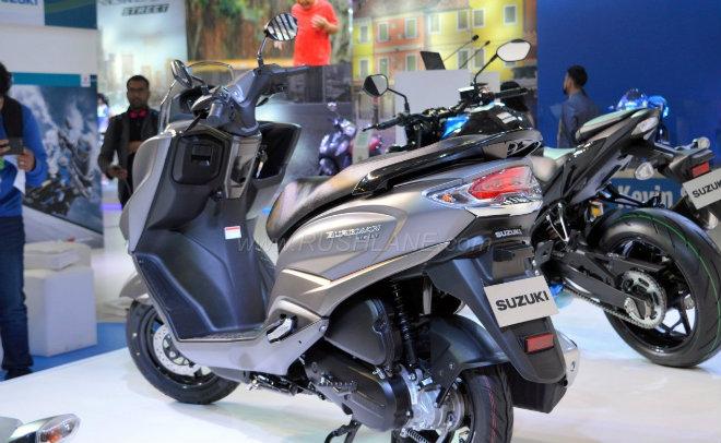 2018 Suzuki Burgman Street kình nhau với Yamaha NMAX-2