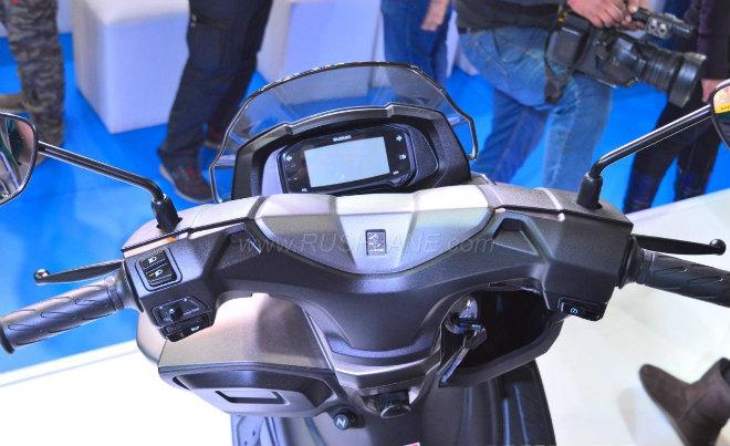 2018 Suzuki Burgman Street kình nhau với Yamaha NMAX-4