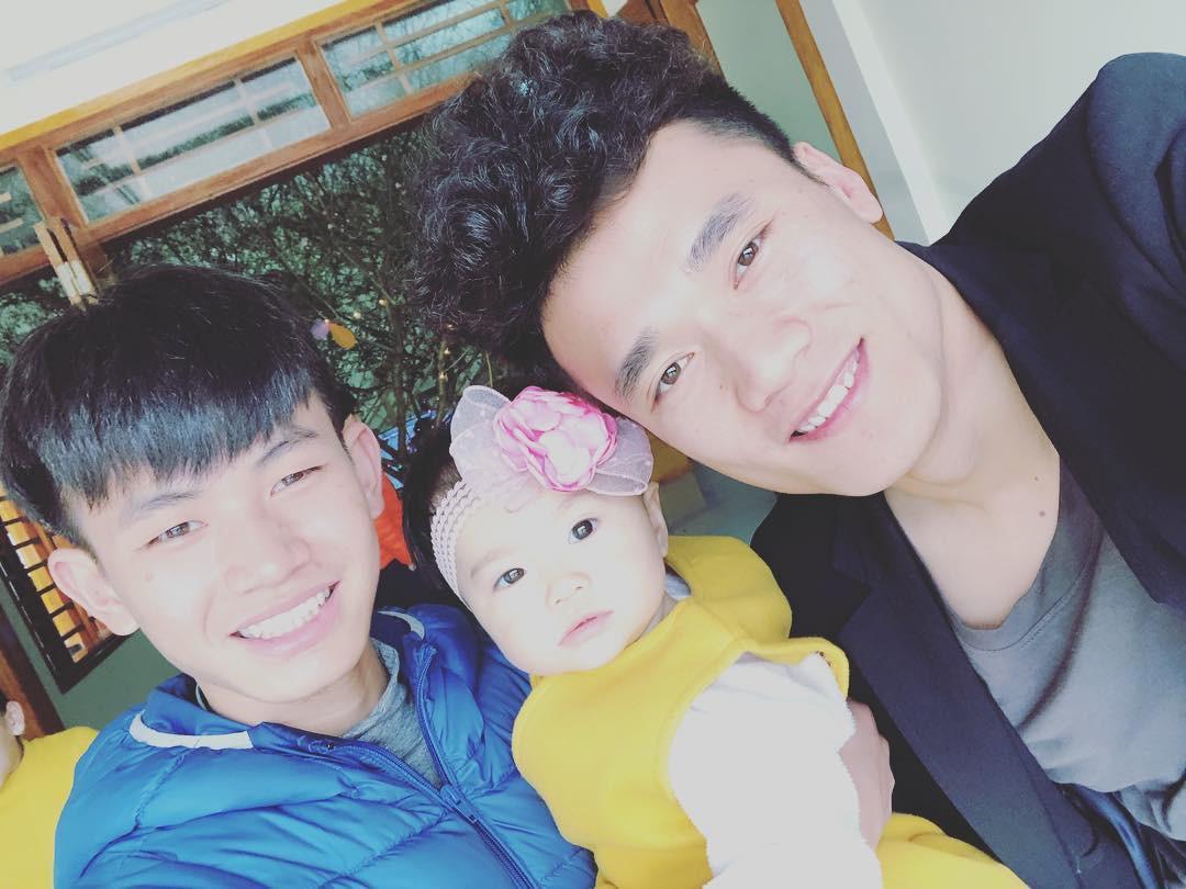 Bình thường Bùi Tiến Dũng đã được để ý lắm rồi nhưng Tết này mái tóc súp lơ của anh mới là hot topic-4