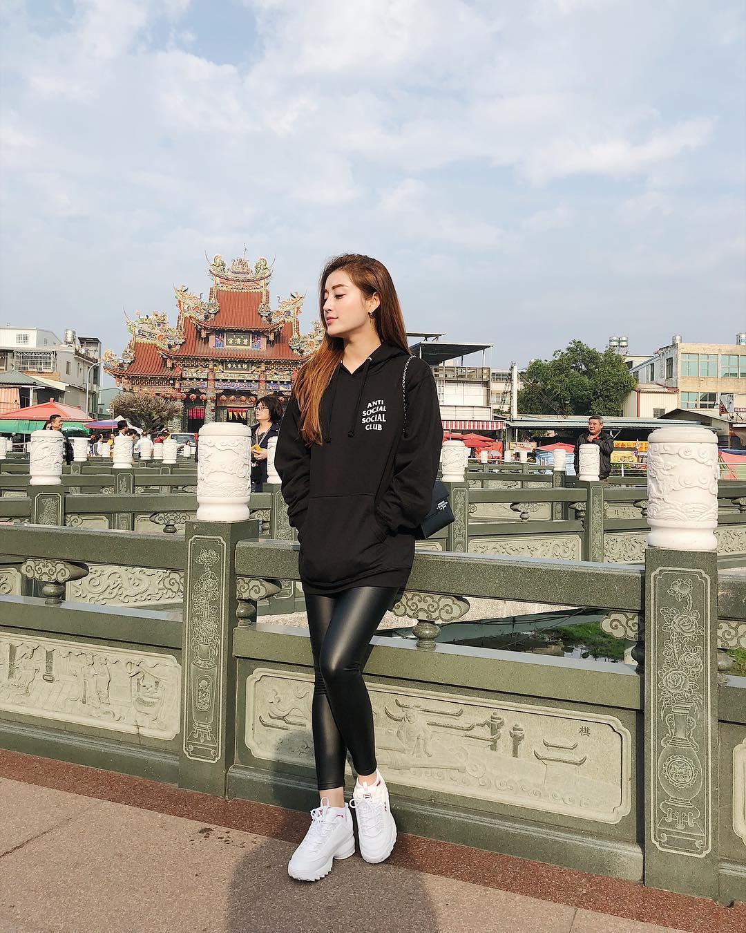 Tin sao Việt: Hoàng Thùy Linh bật mí khoảnh khắc ấu thơ răng sún-3