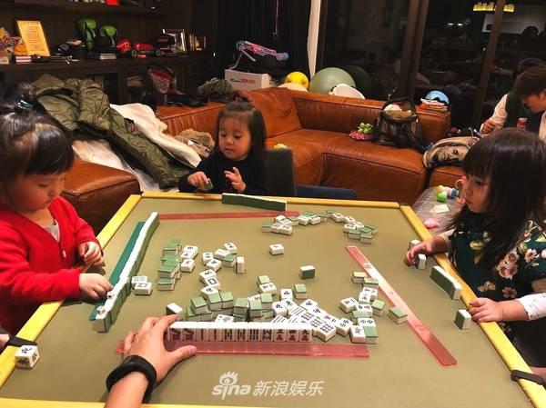 Tạm quên những hình ảnh lộng lẫy xa hoa, sao Hoa ngữ giản dị quây quần bên gia đình ngày đầu năm-7