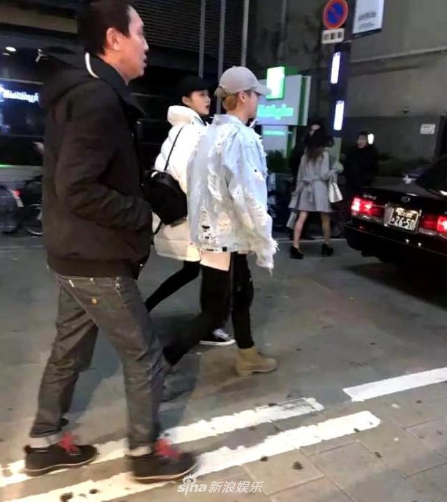 Tạm quên những hình ảnh lộng lẫy xa hoa, sao Hoa ngữ giản dị quây quần bên gia đình ngày đầu năm-9