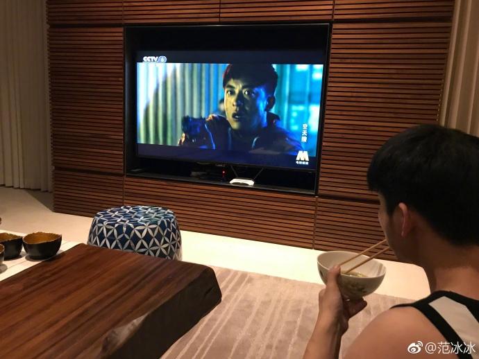 Tạm quên những hình ảnh lộng lẫy xa hoa, sao Hoa ngữ giản dị quây quần bên gia đình ngày đầu năm-12