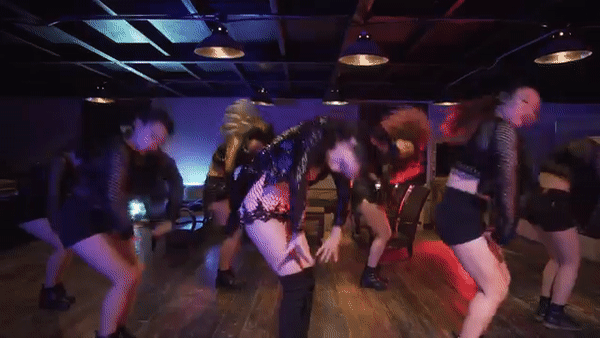 Chi Pu khoe vòng 1, sexy hết cỡ trong bản dance của MV Talk to me-3