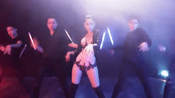 Chi Pu khoe vòng 1, sexy hết cỡ trong bản dance của MV Talk to me-2