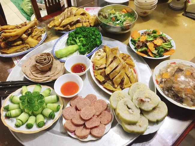 Chị em khoe các mâm cỗ Tết đẹp, kỳ công trên mạng xã hội-9