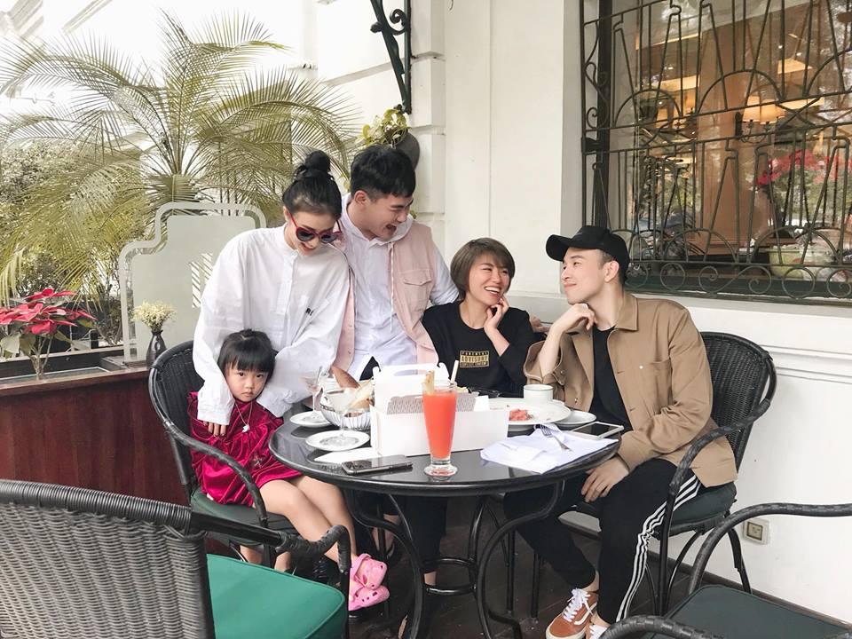 Hot girl - hot boy Việt: Minh Châu hội ngộ Trung Dũng Sĩ cùng song ca phía sau vô lăng-6