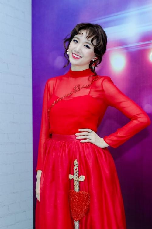 Bí quyết trang điểm ‘không tuổi’ của bà xã Trấn Thành ở đời thường và trên thảm đỏ-5