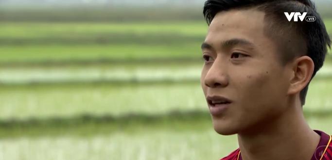 Tự sự ngày trở về của các cầu thủ U23 Việt Nam: Chỉ mong chiếc xe buýt đi mãi như thế!-4