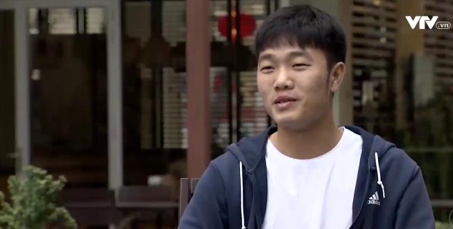 Tự sự ngày trở về của các cầu thủ U23 Việt Nam: Chỉ mong chiếc xe buýt đi mãi như thế!-5