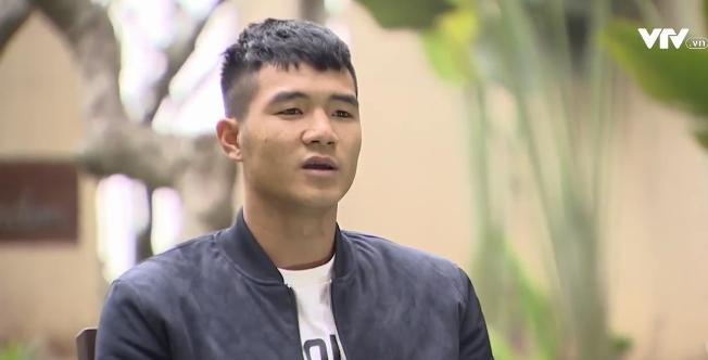 Tự sự ngày trở về của các cầu thủ U23 Việt Nam: Chỉ mong chiếc xe buýt đi mãi như thế!-11