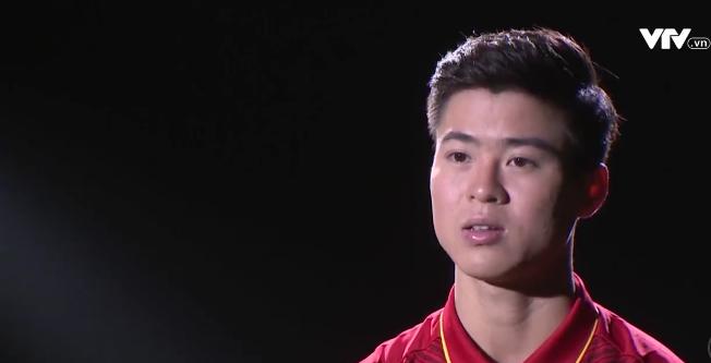 Tự sự ngày trở về của các cầu thủ U23 Việt Nam: Chỉ mong chiếc xe buýt đi mãi như thế!-12