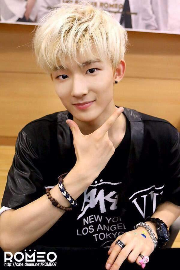 Sao Hàn 20/2: Shock khi nam idol rủ rê fan nữ chưa đủ 18 tuổi vào khách sạn-1