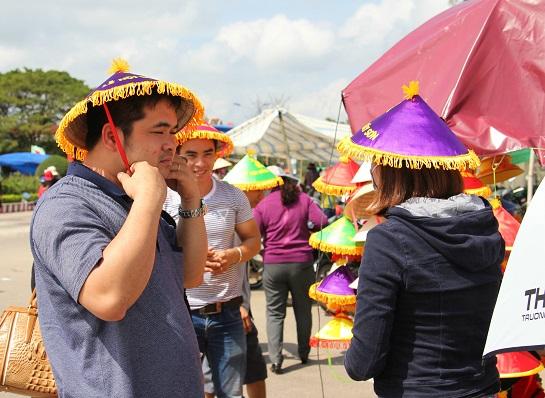 Ngàn người chen chân trẩy hội Tây Sơn, uống nước giếng cầu may-3