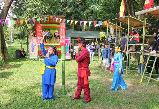 Ngàn người chen chân trẩy hội Tây Sơn, uống nước giếng cầu may-6