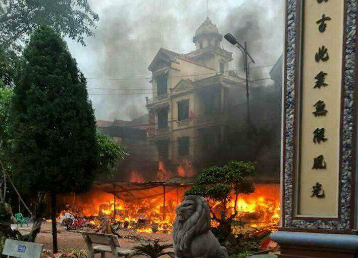Cháy dữ dội ở đền Mẫu Đồng Đăng ngày mùng 5 Tết-1