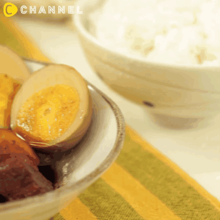 Loại bỏ lớp mỡ bị đông cứng trong nồi thịt kho chỉ trong tích tắc với mẹo đơn giản này!-4