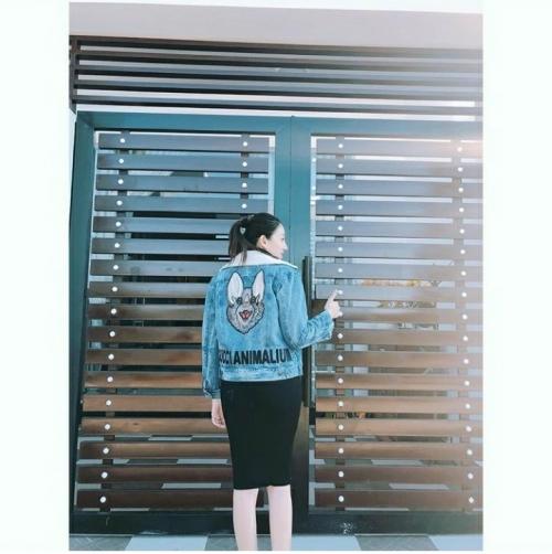 Lê Hà khoe vòng 3 to bất ngờ trước nghi vấn mang thai, Khánh Linh khoe vòng 1 dù body ‘trước sau như một’-2